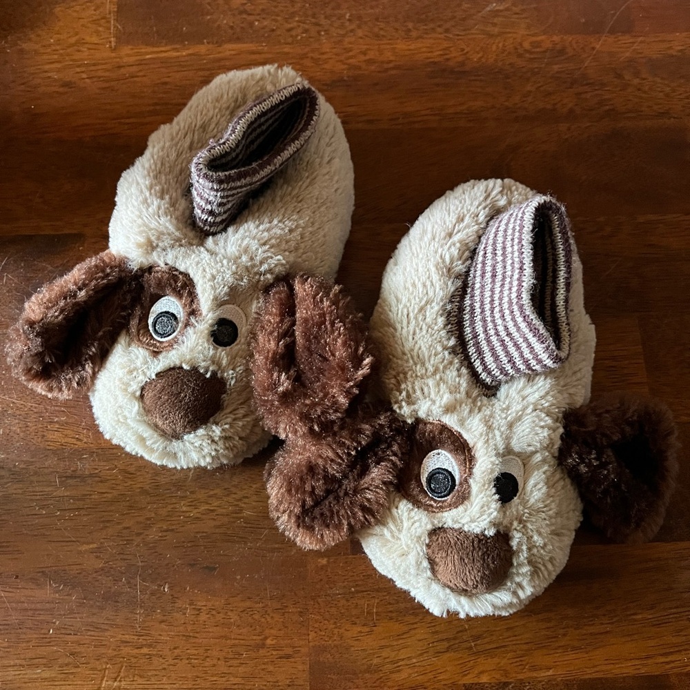 Cute Dog Slippers in Cream and Brown toddler sz 9/10